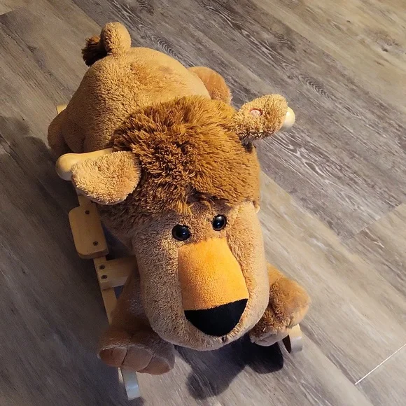 ADORABLE! Plush Lion Wood Rocking Horse With Sounds🦁🐎 - Picture 6 of 6